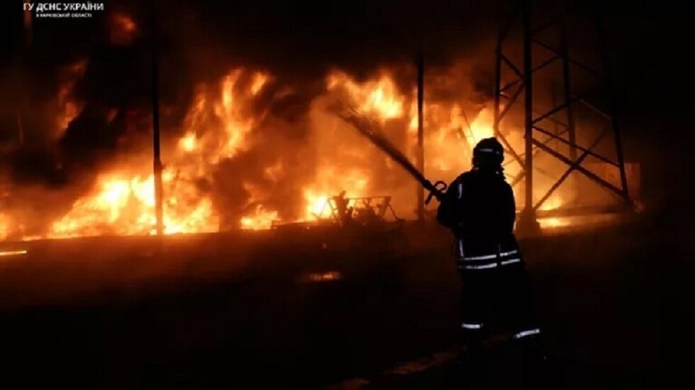 إعفاء قائد جناح بسلاح الجو اليوناني بعد انفجار أحد المستودعات بسبب الحرائق (فيديو)