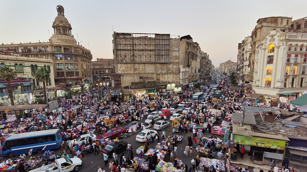 كم شخصا يزيد عدد المصريين في اليوم الواحد؟