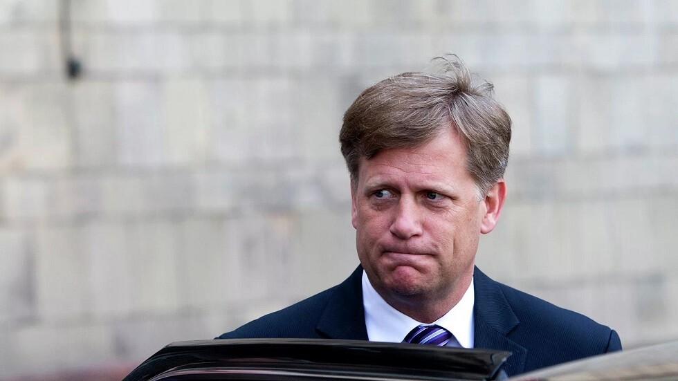 ناشط أمريكي يلقن السفير الأمريكي السابق لدى روسيا درسا قاسيا لمحاولته إهانة الرياضيين الروس