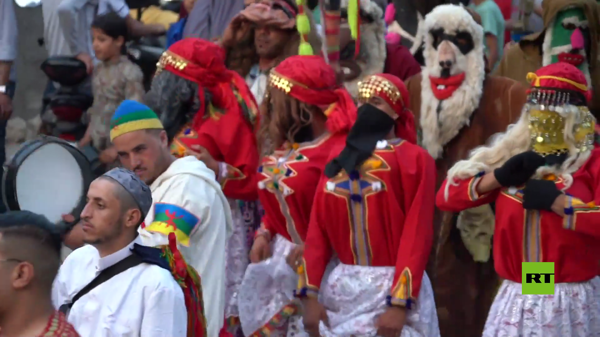 بالفيديو.. المغرب يحتفي بثقافاته التقليدية الفلكورية في مهرجان باهر ويجعل عيد الأضحى عيدين