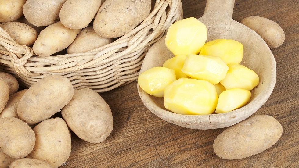 خبراء يكشفون خطورة البقع الخضراء على البطاطس