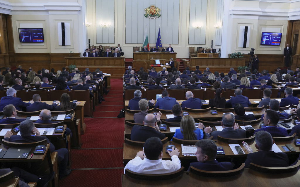 وزير الدفاع البلغاري يقترح إلغاء زيارة زيلينسكي إلى صوفيا