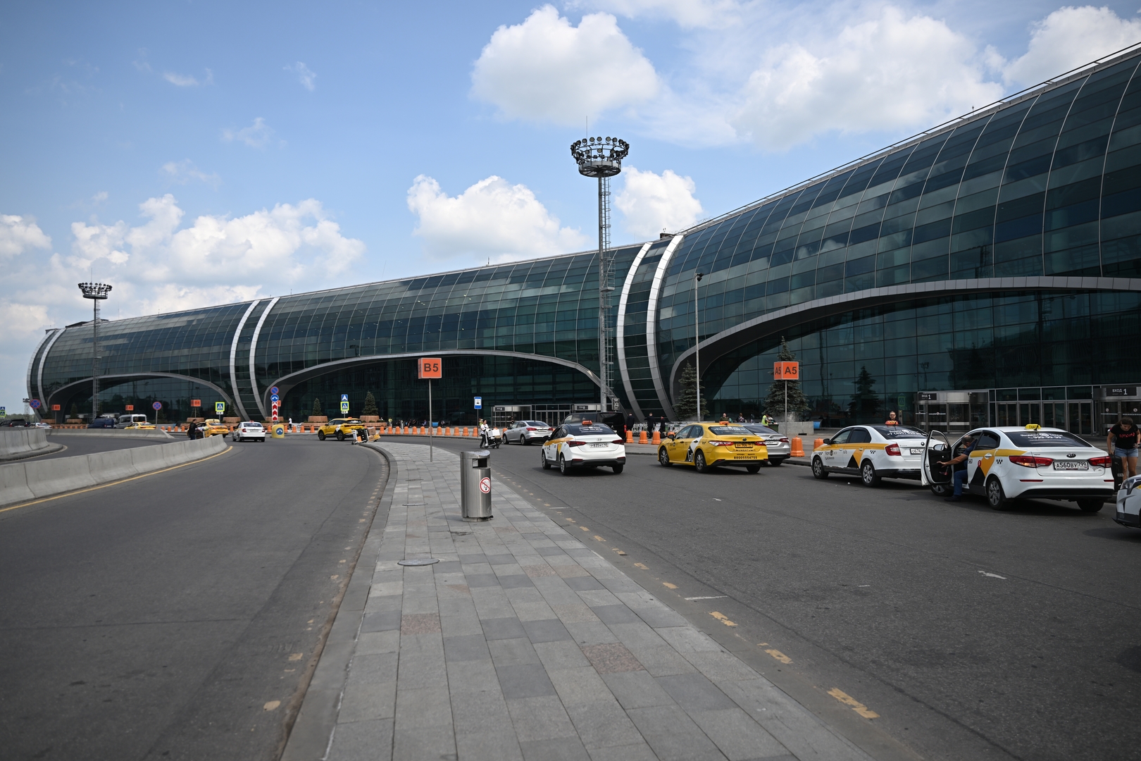 مطار 
