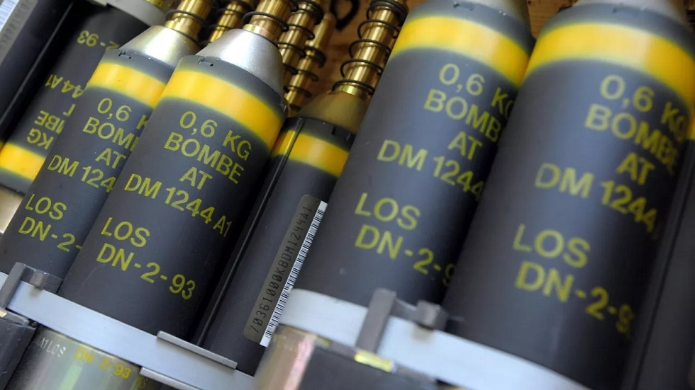 زاخاروفا تكشف بالدليل ازدواجية معايير واشنطن بشأن القنابل العنقودية (فيديو)