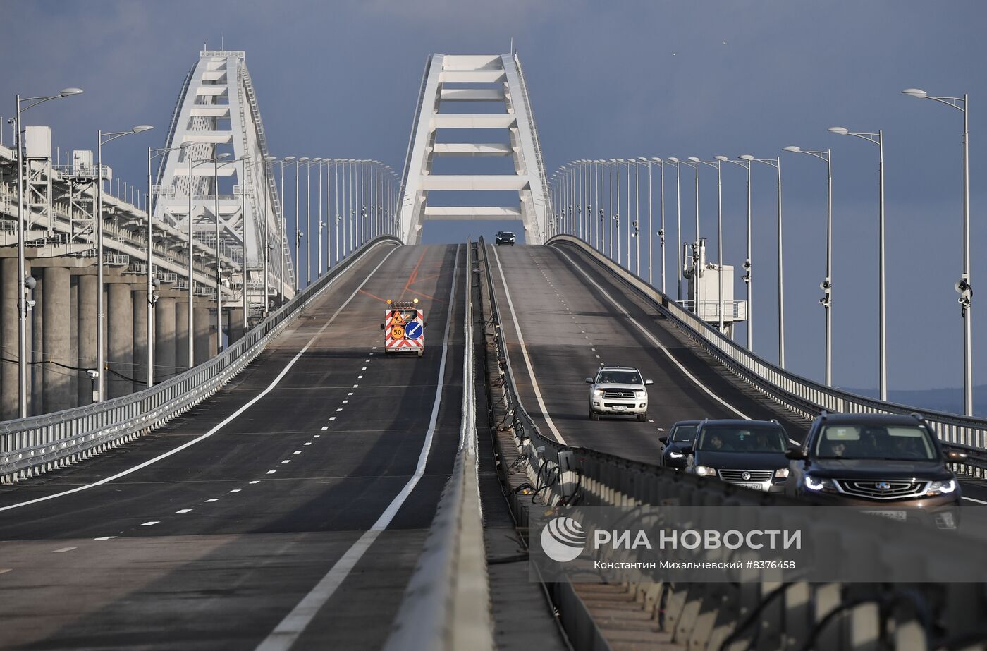 نظام كييف يتبنّى تفجير جسر القرم
