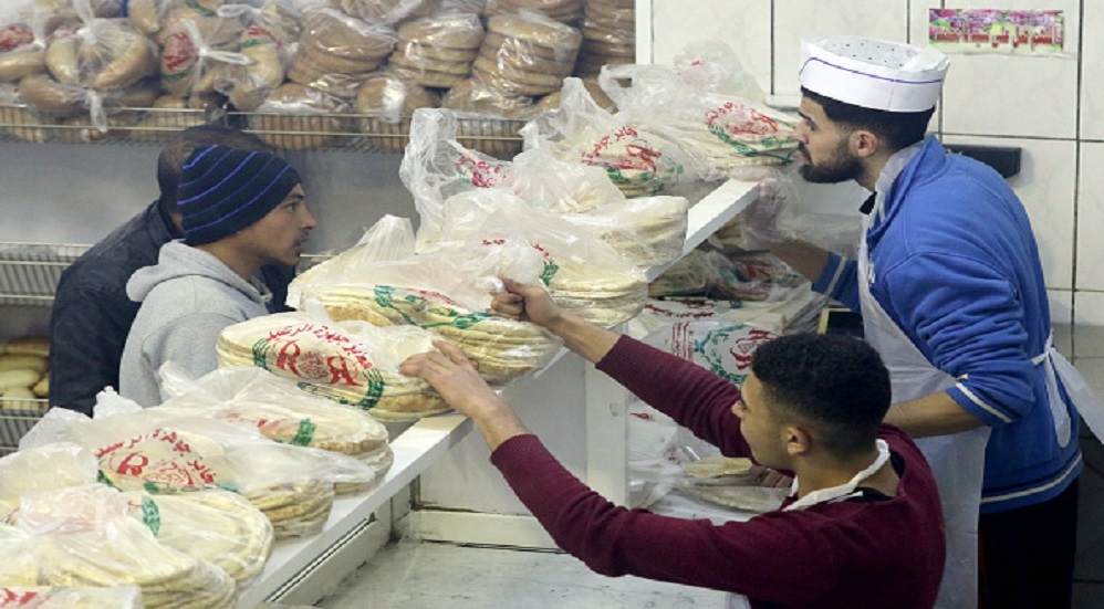 مسؤول أردني يكشف عن استخدام مواد مضرة في صناعة الخبر والحمص ومنتجات غذائية أخرى وتم منعها