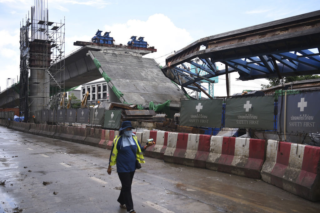 بالفيديو.. انهيار طريق سريع قيد الإنشاء في بانكوك