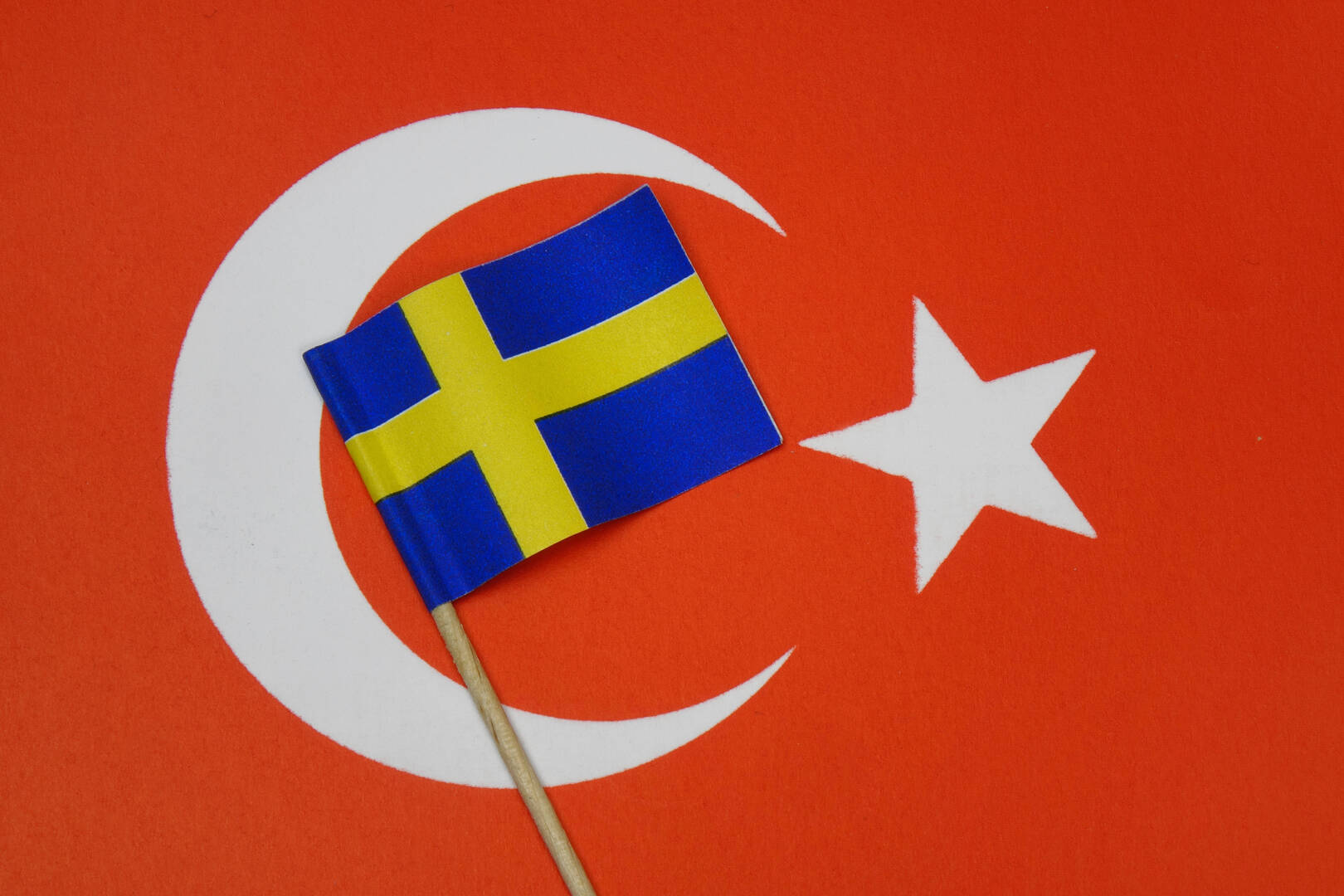 سياسيون أتراك ينتقدون موافقة أنقرة على انضمام السويد للناتو