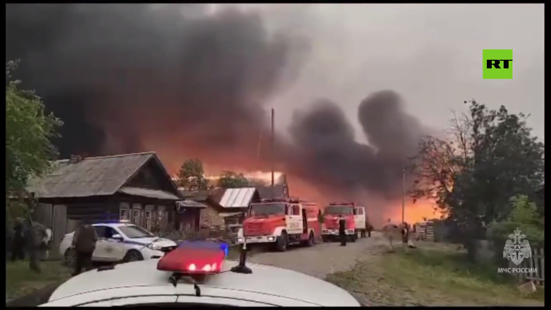 بالفيديو.. النيران تلتهم أكثر من 40 منزلا في مقاطعة سفيردلوفسك الروسية