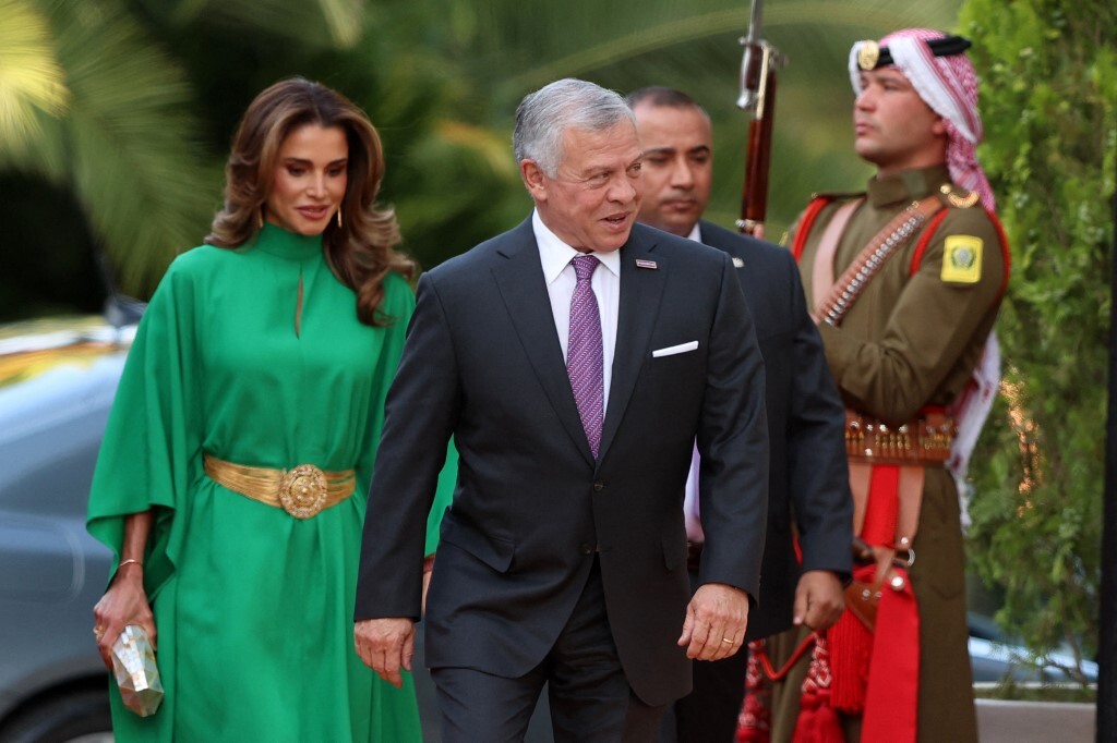 الملكة رانيا تنشر صورا للملك وولي العهد والأميرة رجوة في ملتقى 
