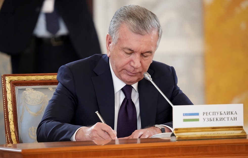 ميرضيائيف يؤدي اليمين الدستورية لولاية رئاسية جديدة لأوزبكستان