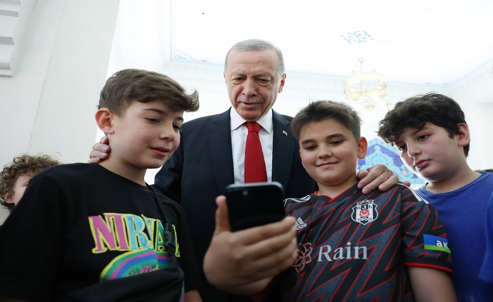 أردوغان يغرّد بصورة لدبابة مستذكرا الانقلاب الفاشل عليه قبل 7 سنوات (صورة)