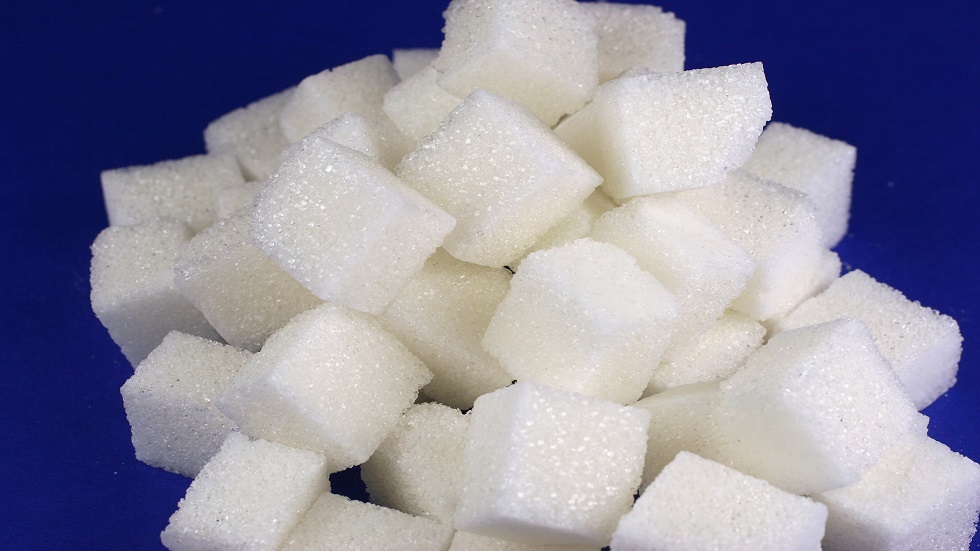 كشف عواقب الإفراط في استهلاك السكر للجسم