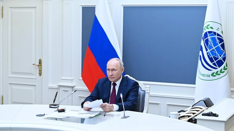 بوتين يشارك في مراسم تدشين أول خط للغاز الطبيعي المسال لمحطة 