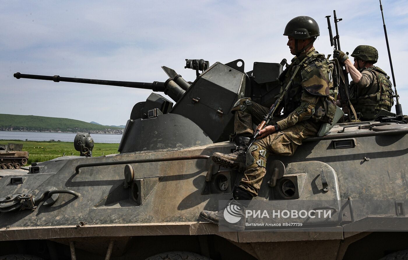 الجيش الروسي يطلق قذائف تحمل مناشير تدعو قوات كييف للاستسلام (فيديو)