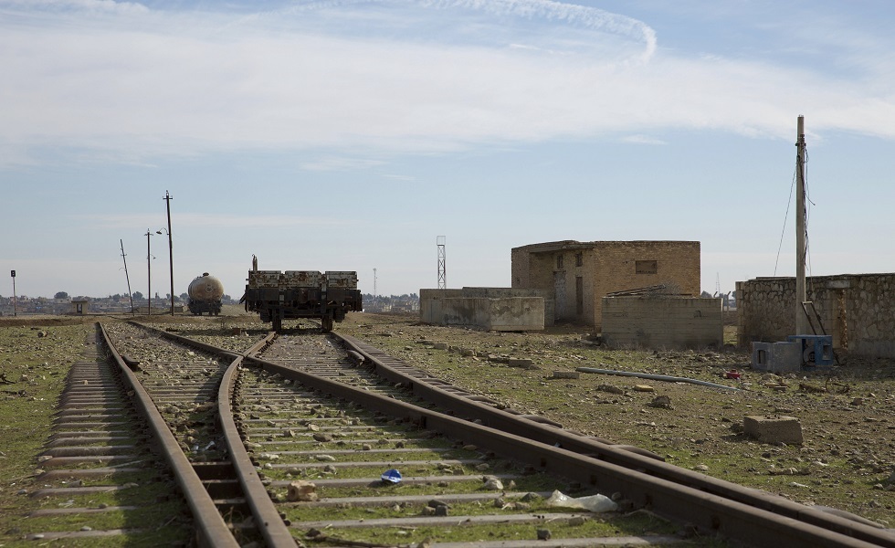 سوريا.. قطار يصدم سيارة عند معبر مجدلون البحر في محافظة طرطوس (صورة)