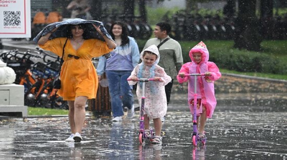 هطولات مطرية غزيرة في موسكو