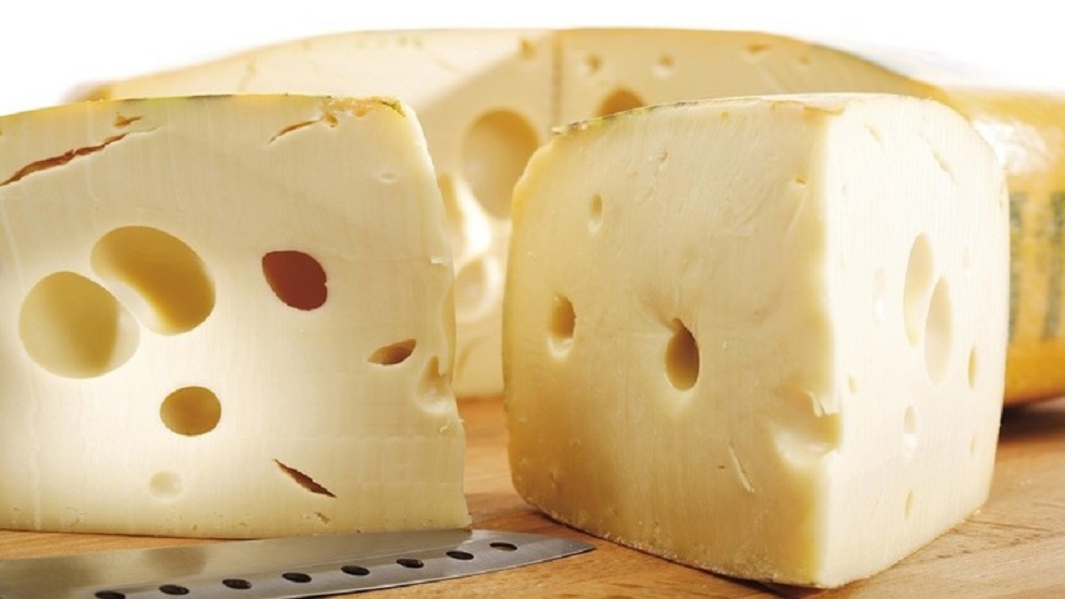 طبيبة تحدد كمية الجبن المفيدة للصحة