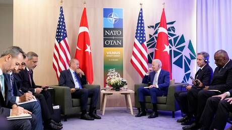 هيرش: بايدن وعد أردوغان بمساعدة مالية من صندوق النقد الدولي مقابل انضمام السويد إلى الناتو