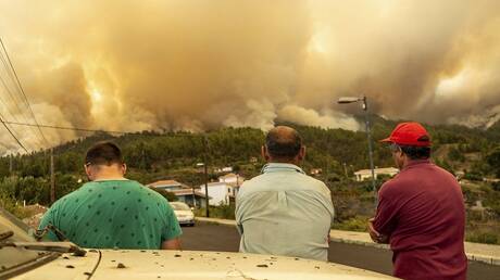 إجلاء آلاف الأشخاص من جزيرة لا بالما الكناري بسبب الحرائق