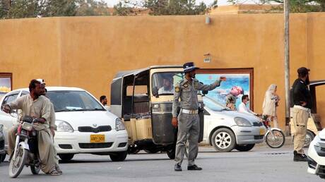 باكستان.. إصابة 8 أشخاص في هجوم انتحاري استهدف شاحنة تقل جنودا شمال غربي البلاد