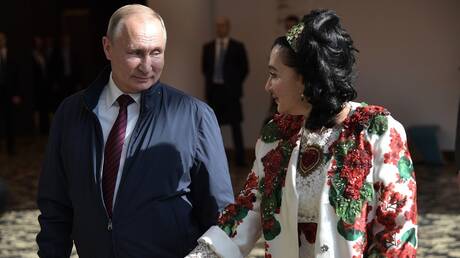 بوتين يمنح إيرينا فينير-عثمانوفا أرفع وسام