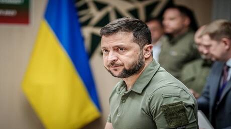 زيلينسكي يسعى لتمديد فترة الأحكام العرفية والتعبئة في أوكرانيا 90 يوما إضافيا