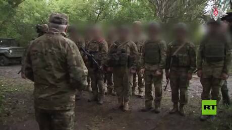 منح ضباط وجنود روس أوسمة وميداليات للبطولات التي أظهروها في صد الهجمات الأوكرانية