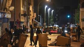لو فيغارو: إطلاق النار على سبعة من ضباط الشرطة خلال أعمال شغب ليلية في ليون الفرنسية
