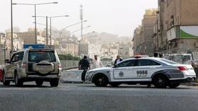 الكويت.. القبض على عصابة مهاجرين فلبينيين يمارسون التزوير