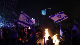باحث في معهد الأمن القومي الإسرائيلي يتوقع انقلابا عسكريا في إسرائيل