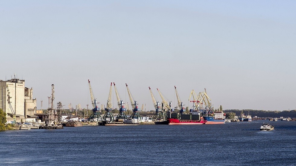 الجيش الأوكراني: اندلاع حرائق في منشآت صناعية وموانئ بجنوب أوديسا (فيديو)