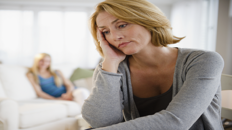 دراسة تكشف أثر إنجاب 3 بنات على الأمهات!