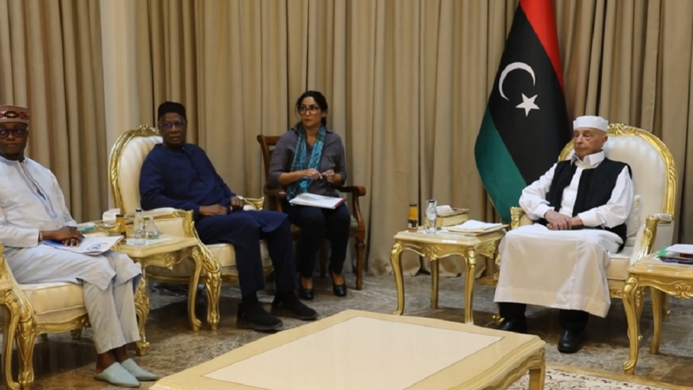 بعد مطالبته بعدم التدخل في شؤون البلاد.. رئيس البرلمان الليبي يلتقى المبعوث الأممي عبد الله باتيلي