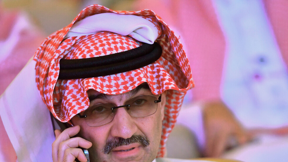 الجمهور حاصره في الشوارع.. كيف رد الأمير الوليد بن طلال على الغضب الهلالي؟