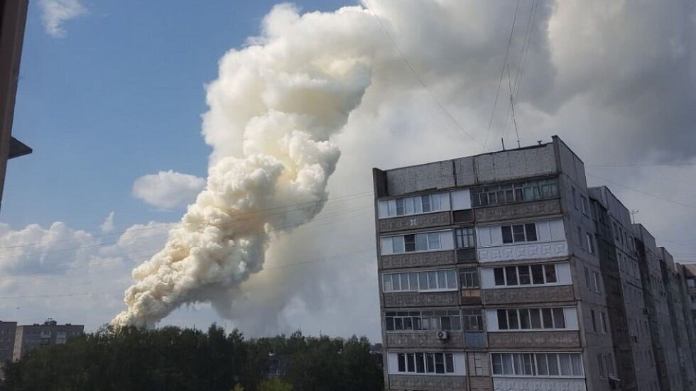 حريق بمصنع للبطاريات في مقاطعة موسكو (فيديو)