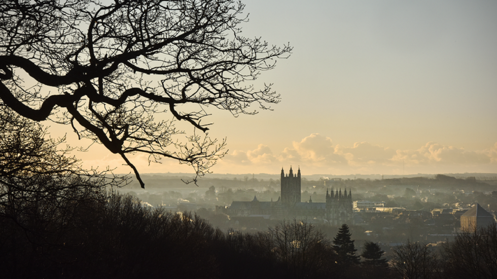 هل يحمل "غبار خارجي" على سطح كاتدرائية في بريطانيا أدلة على كيفية تشكل الحياة على الأرض؟!