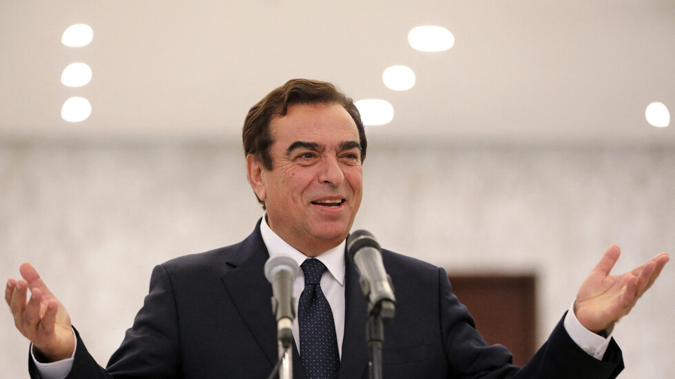 جورج قرداحي يواجه موقفا محرجا مع هاني شاكر ويثير تفاعلا (فيديو)