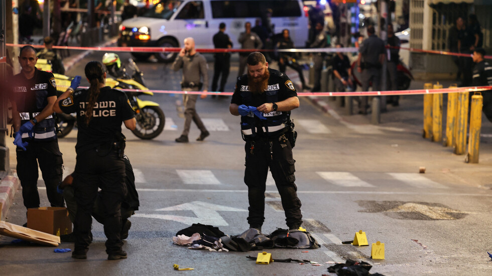 إذاعة الجيش الإسرائيلي: مقتل الشرطي الذي أصيب بجراح خطيرة بعملية تل أبيب (صورة)