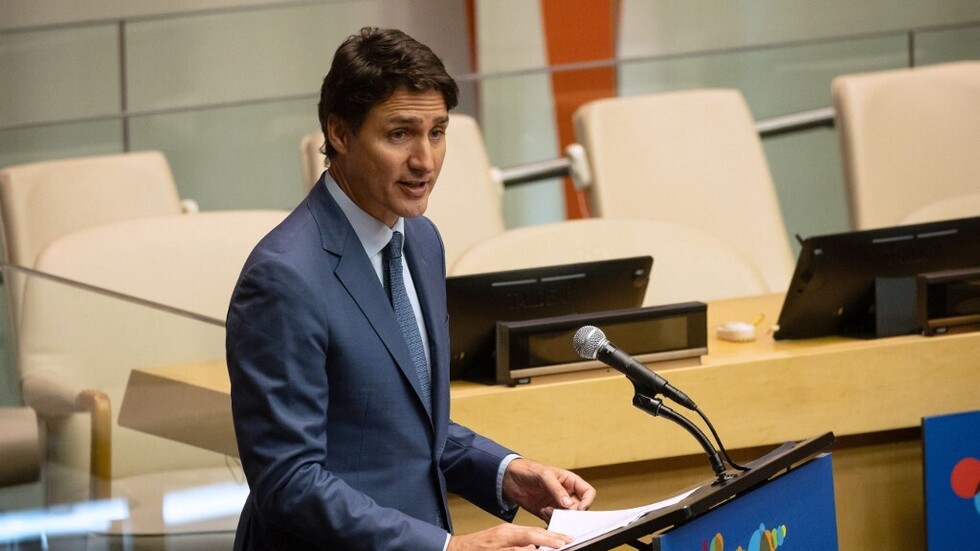 بعد انفصاله عن زوجته..  جاستن ترودو ونجله باللون الزهري (صورة)