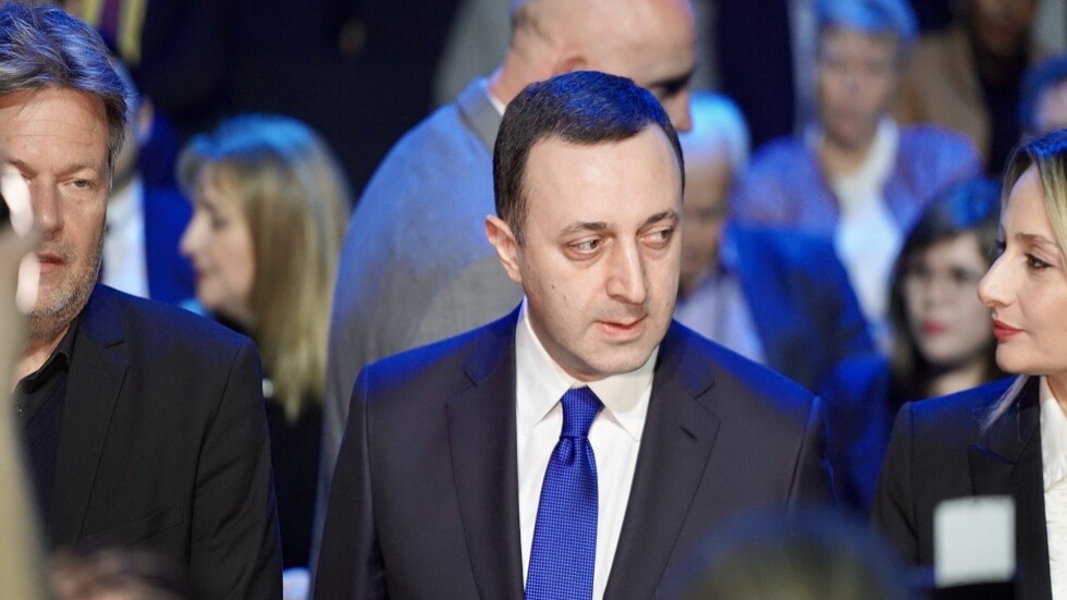 رئيس الوزراء الجورجي عن حرب أوسيتيا: تذكروا كيف علك ساكاشفيلي ربطة عنقه عندما سمع هدير طائرة روسية!