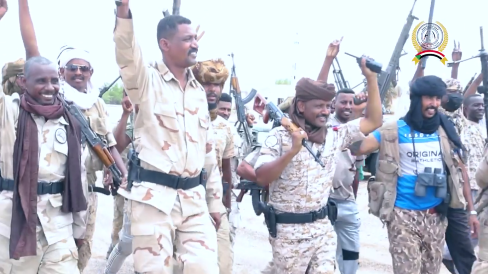 الدعم السريع تحتفل بانضمام مجموعات مسلحة إلى قواتها