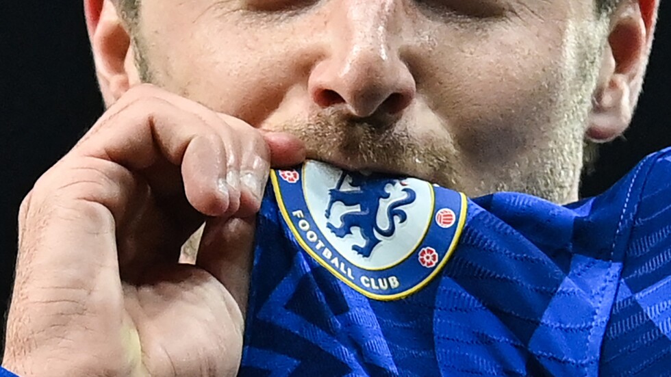 موقع إباحي يعرض رعاية قميص تشيلسي من أجل مبابي