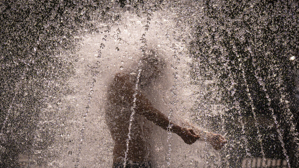 المناخ الأوروبية تكشف عن الشهر "الأسخن" منذ بدء تأريخ الحرارة