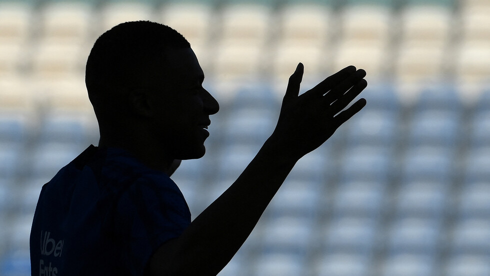 خطوة جديدة لباريس لطرد مبابي من