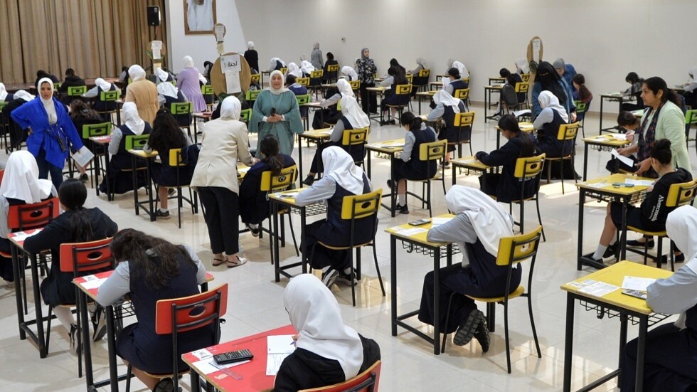 البرلمان الكويتي يكلف لجنة التعليم بدراسة قرار وقف بعثات التخصصات الطبية  إلى مصر والأردن - RT Arabic