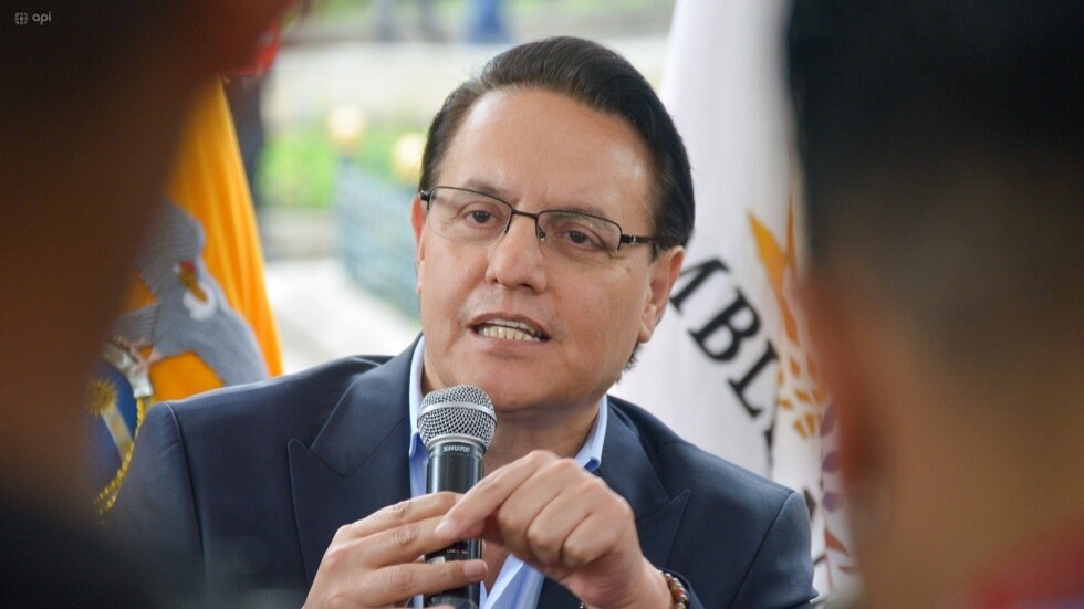 إحدى أكبر العصابات في الإكوادور تعلن مسؤوليتها عن اغتيال المرشح الرئاسي (فيديو)