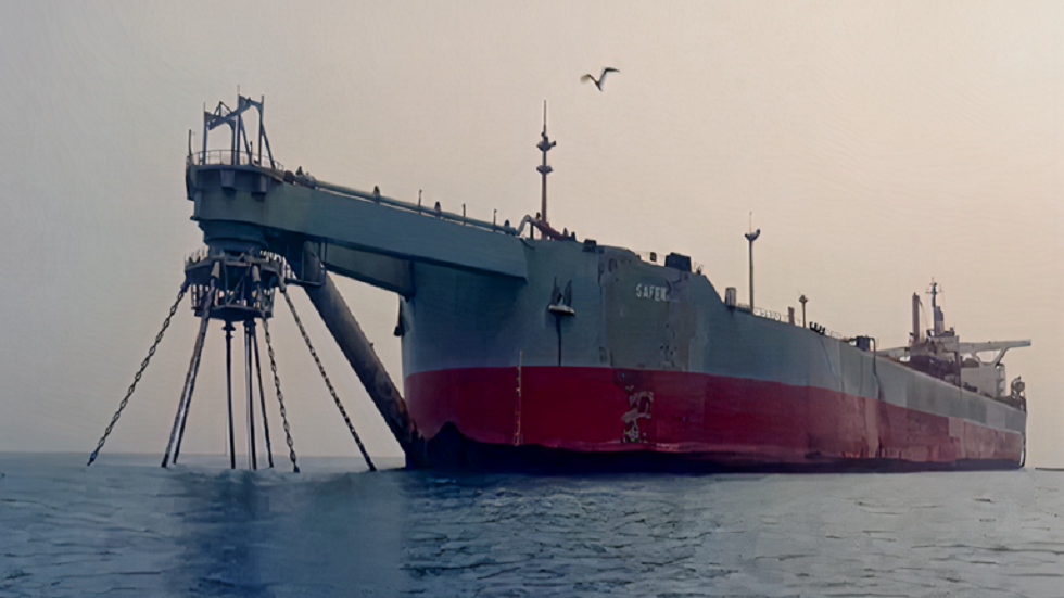 الأمم المتحدة تعلن انتهاء عملية سحب النفط من الناقلة "صافر" المتداعية قبالة اليمن