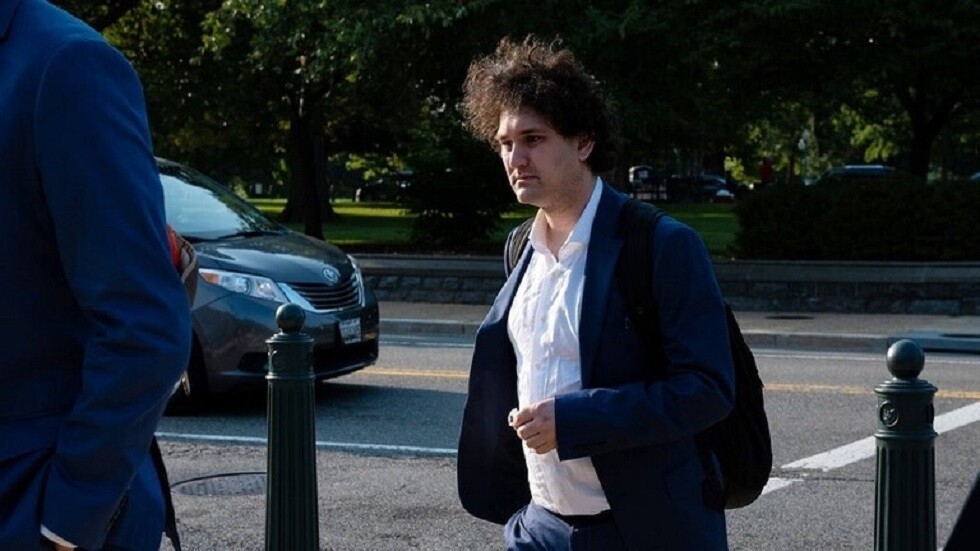 إعادة مؤسس منصة العملات المشفرة "إف تي إكس" إلى السجن