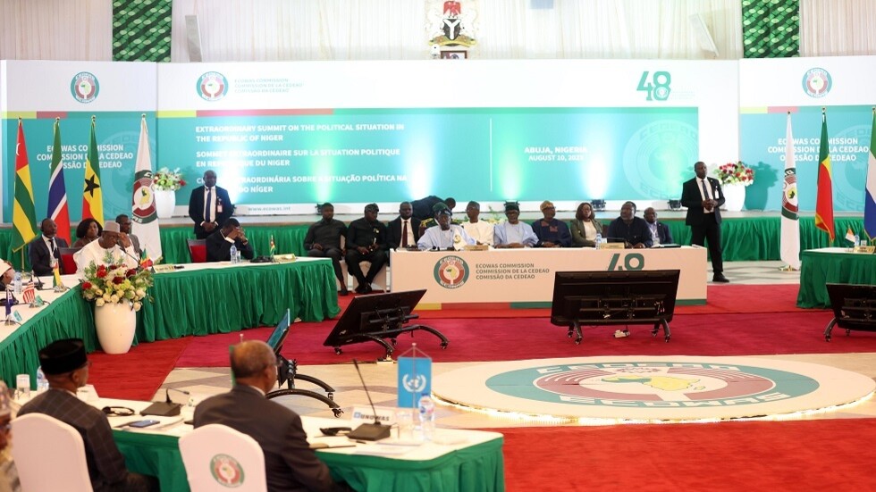 لواء مصري يعلق على أسباب تردد "إيكواس" بالتدخل عسكريا في النيجر